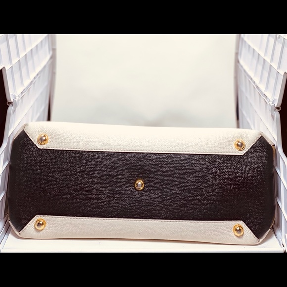 Burberry Leather White Black Handbag. W/COA - Picture 4 of 8